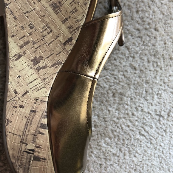 Bronze wedge sandals in Size 8.5 - Picture 7 of 8